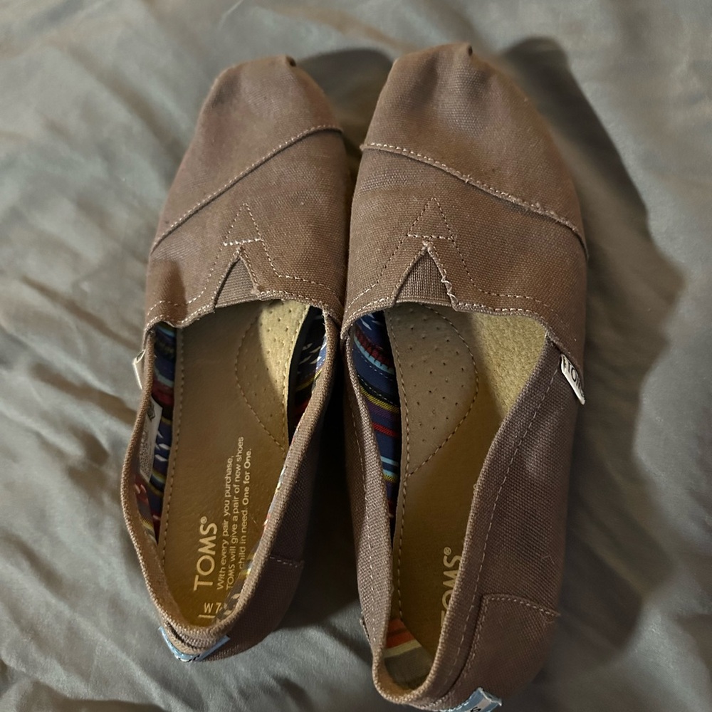 Dark grey TOMS size W 7.5